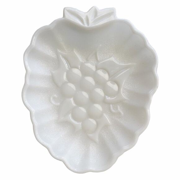 Vintage Milk Glass Strawberry Shaped Grapes Trinket Tray Server - Picture 1 of 8